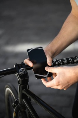 Cell phone holder Finn black with 3 month Bike Citizens bike navigation